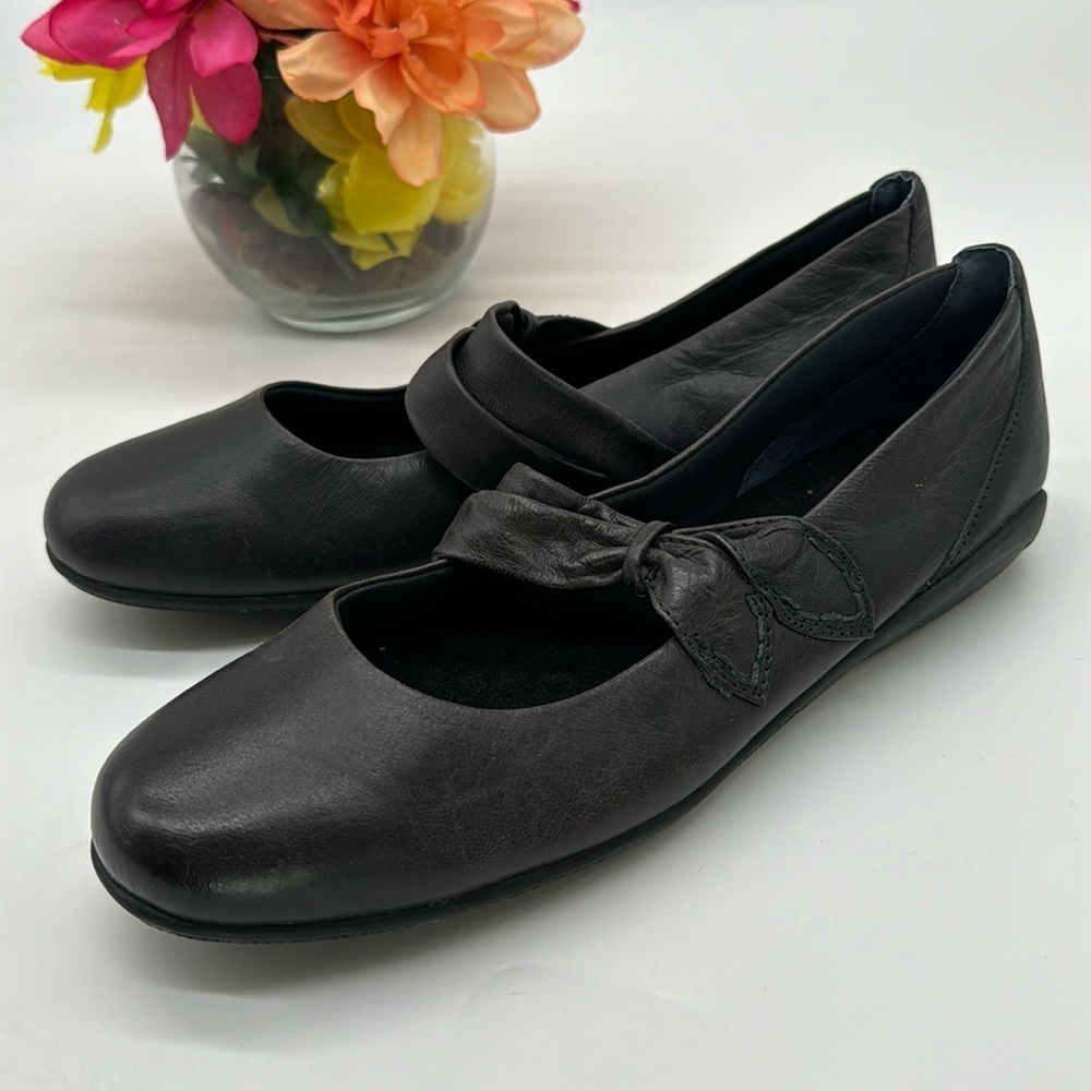 Walking Cradels Black Leather Loafers Size 8 BFL6575B